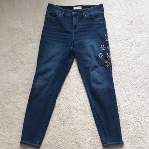 Flower 🌸 embroidered jeans